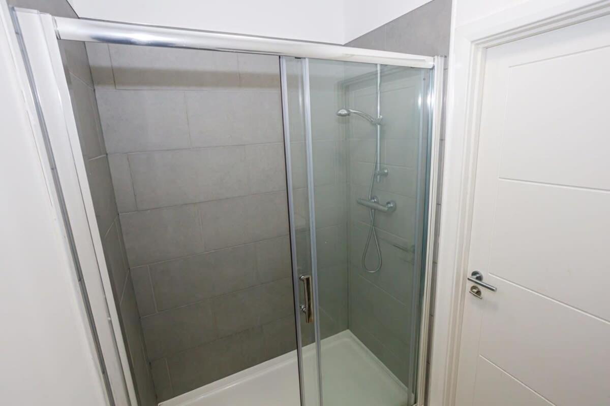 Contemporary 1 Bed Apartment Central Bolton Exterior foto