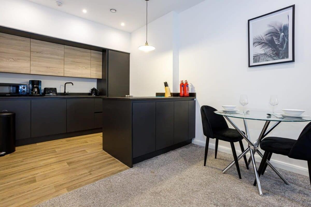 Contemporary 1 Bed Apartment Central Bolton Exterior foto